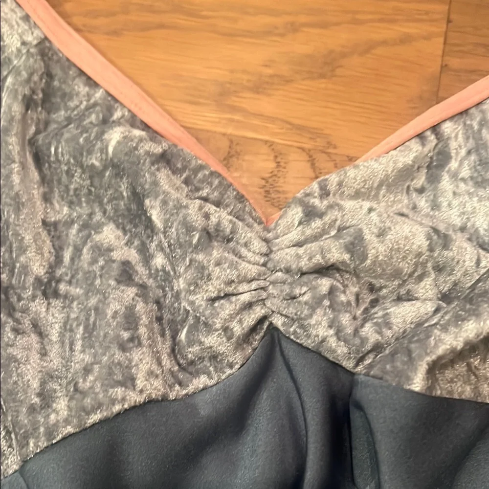 Yumiko Gray and Pink One Piece Leotard with V-Neck - Picture 3 of 4